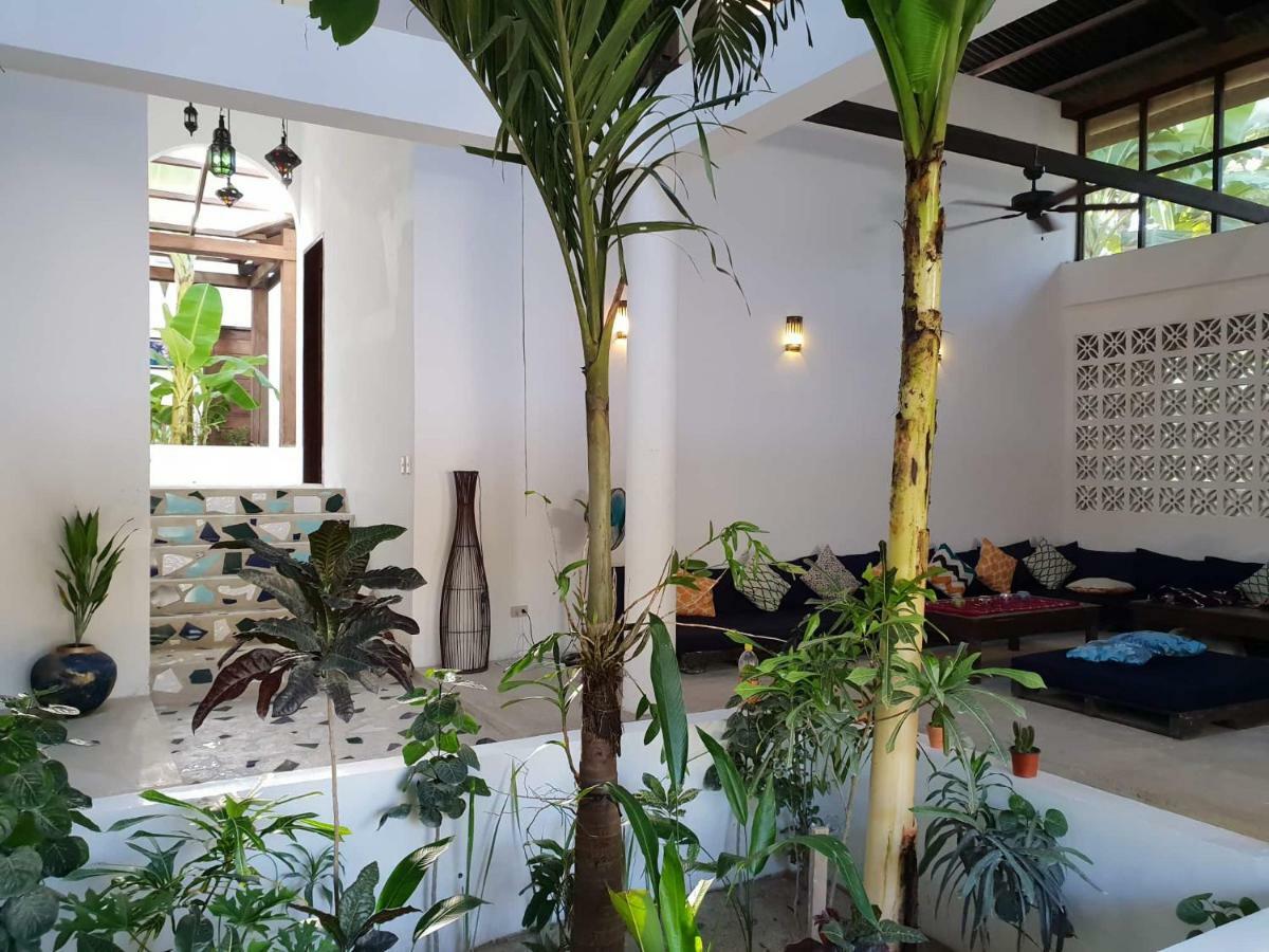 Riad Masaya General Luna  Luaran gambar