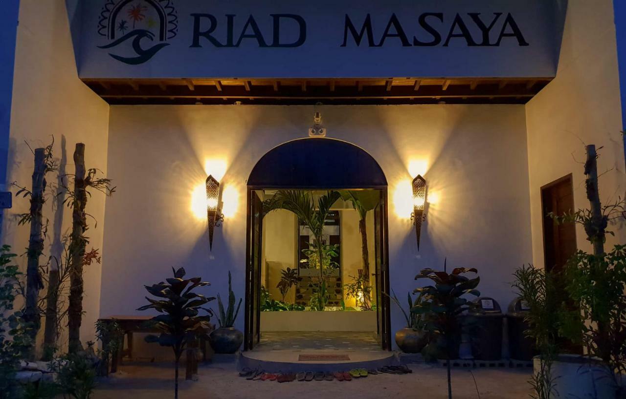 Riad Masaya General Luna  Luaran gambar