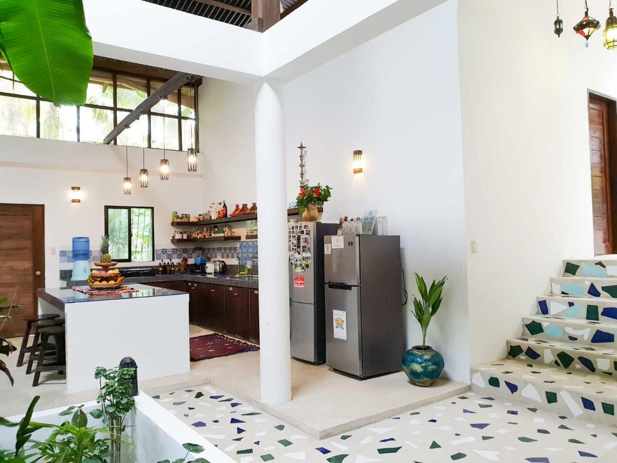 Riad Masaya General Luna  Luaran gambar
