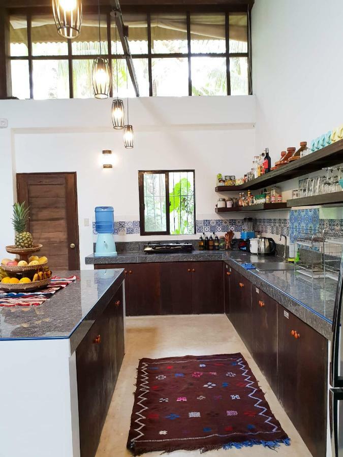 Riad Masaya General Luna  Luaran gambar