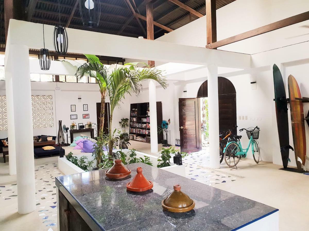 Riad Masaya General Luna  Luaran gambar