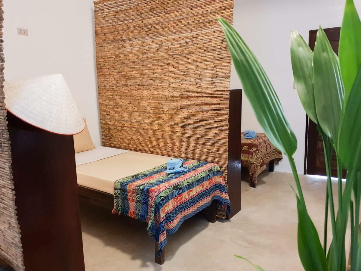 Riad Masaya General Luna  Luaran gambar