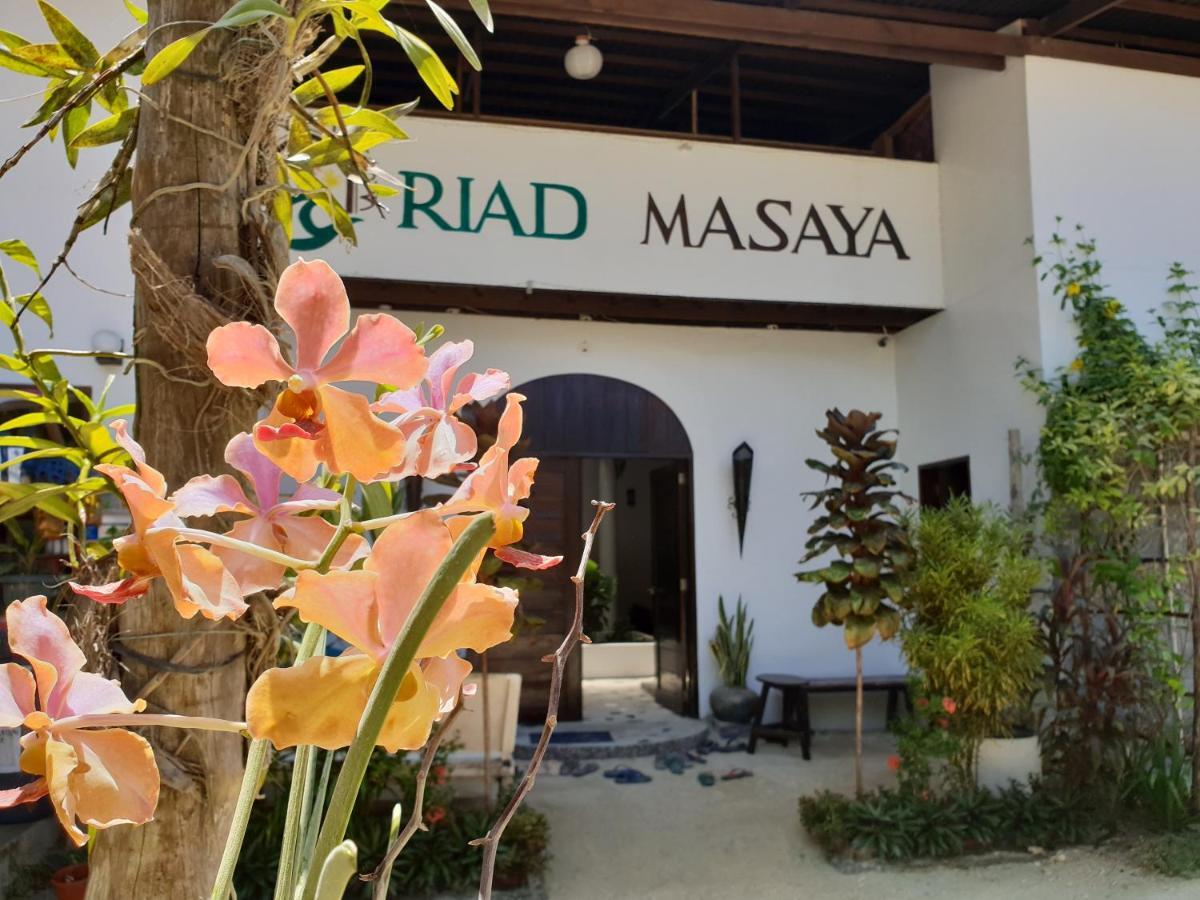 Riad Masaya General Luna  Luaran gambar