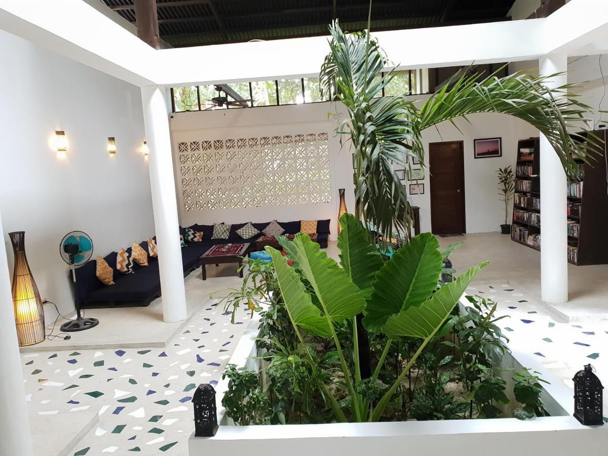 Riad Masaya General Luna  Luaran gambar